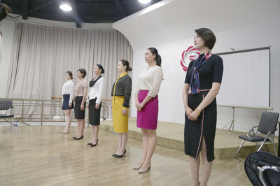 服務(wù)禮儀實(shí)訓(xùn)班今日開班，提升專業(yè)素養(yǎng)正當(dāng)時(shí)