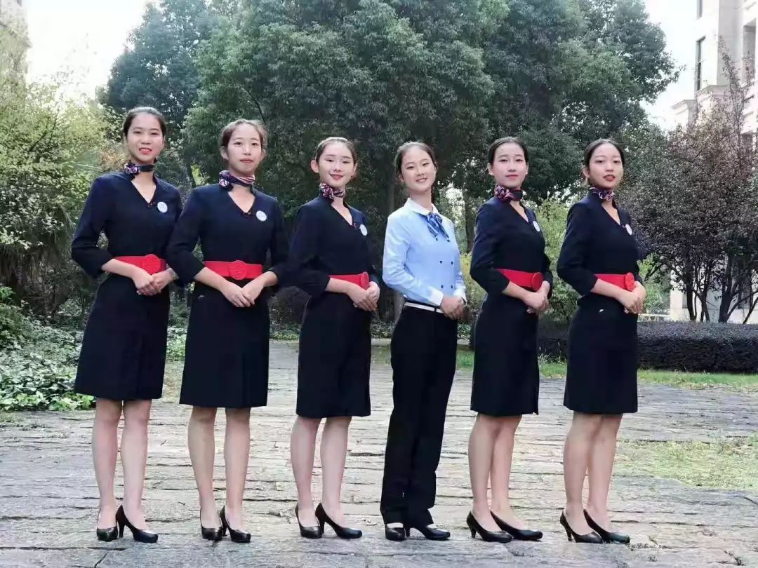 余姚技師學(xué)院(籌)2018學(xué)年學(xué)生會換屆選舉大會順利召開，禮儀服務(wù)展現(xiàn)學(xué)子風(fēng)采
